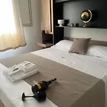 Ag Oda ve Kahvaltı 4*